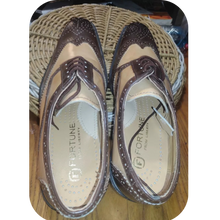 Load image into Gallery viewer, Fortune From Liberty Mens Brown Beige Leather Wingtip Oxford Dress Shoes US 7.5