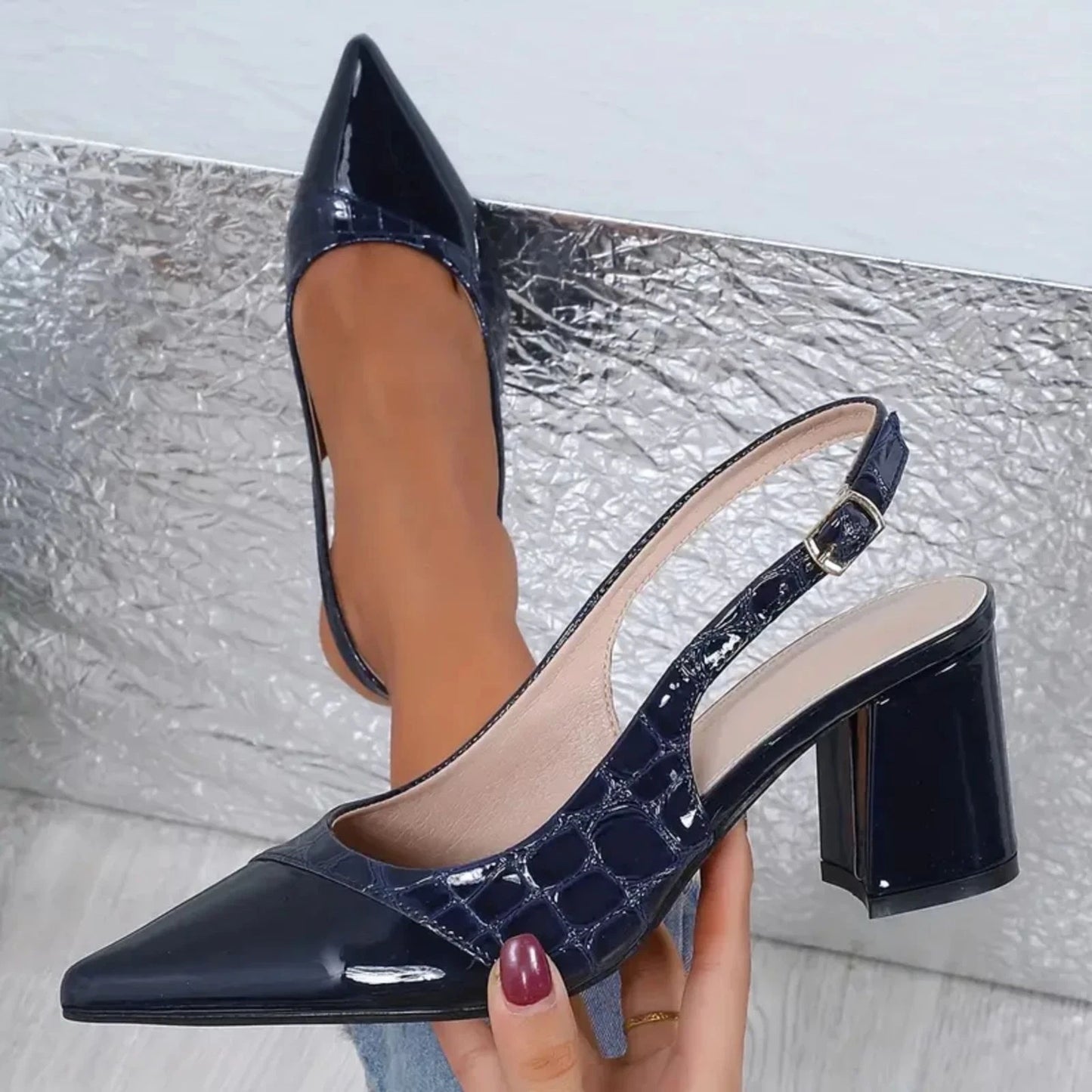 Elegant Pointed Toe Summer Sandals – Chunky Heel, Black & Gold, Size 7.5