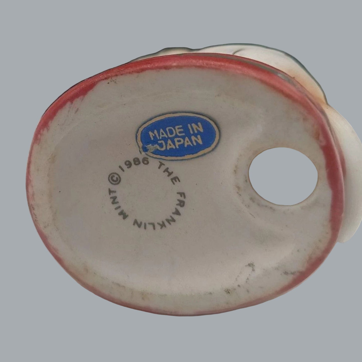 Franklin Mint Curio Cabinet Staffordshire Cat Figurine 1986 Preowned 3"x2"x2"