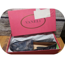 Load image into Gallery viewer, VANELi Albion Blue Kepri Hairy Calf/Navy Nappa 11 W (D) Moccasin
