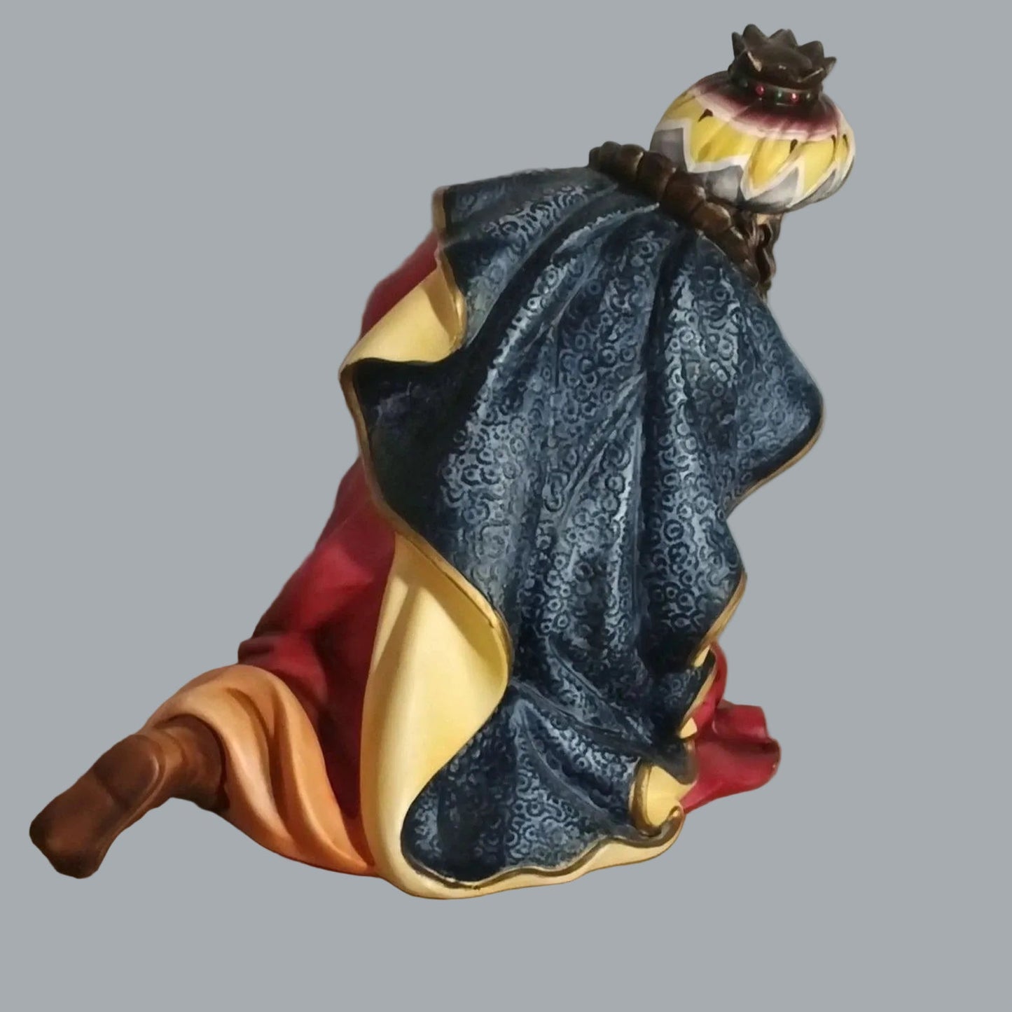 2002 Grandeur Noel Kneeling Wise Man King Nativity Figurine 8" Painted