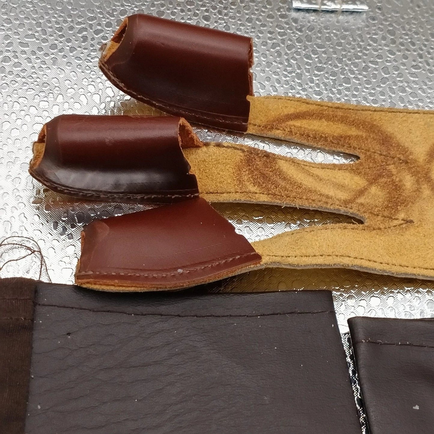 Vintage Brown 3-Finger Archery Glove & Leather Arm Guard Wrist Cuffs Set