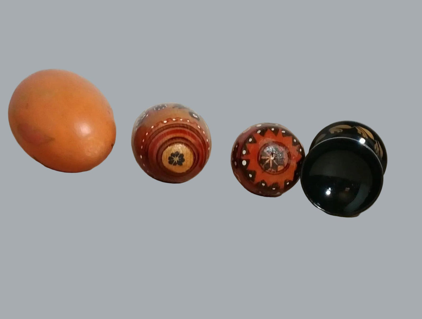 Handcrafted Ukraine Painted Wooden Egg Set w/ Stand 4pc 2.5-1.5in