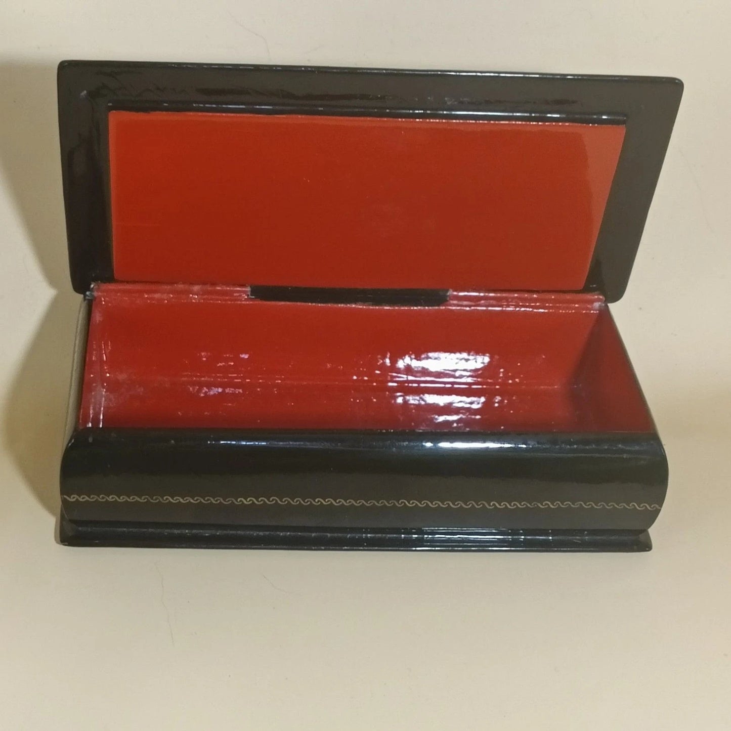 Russian Lacquer Box Mstera “Troika” Hand Painted Signed K.H. 6"x3"