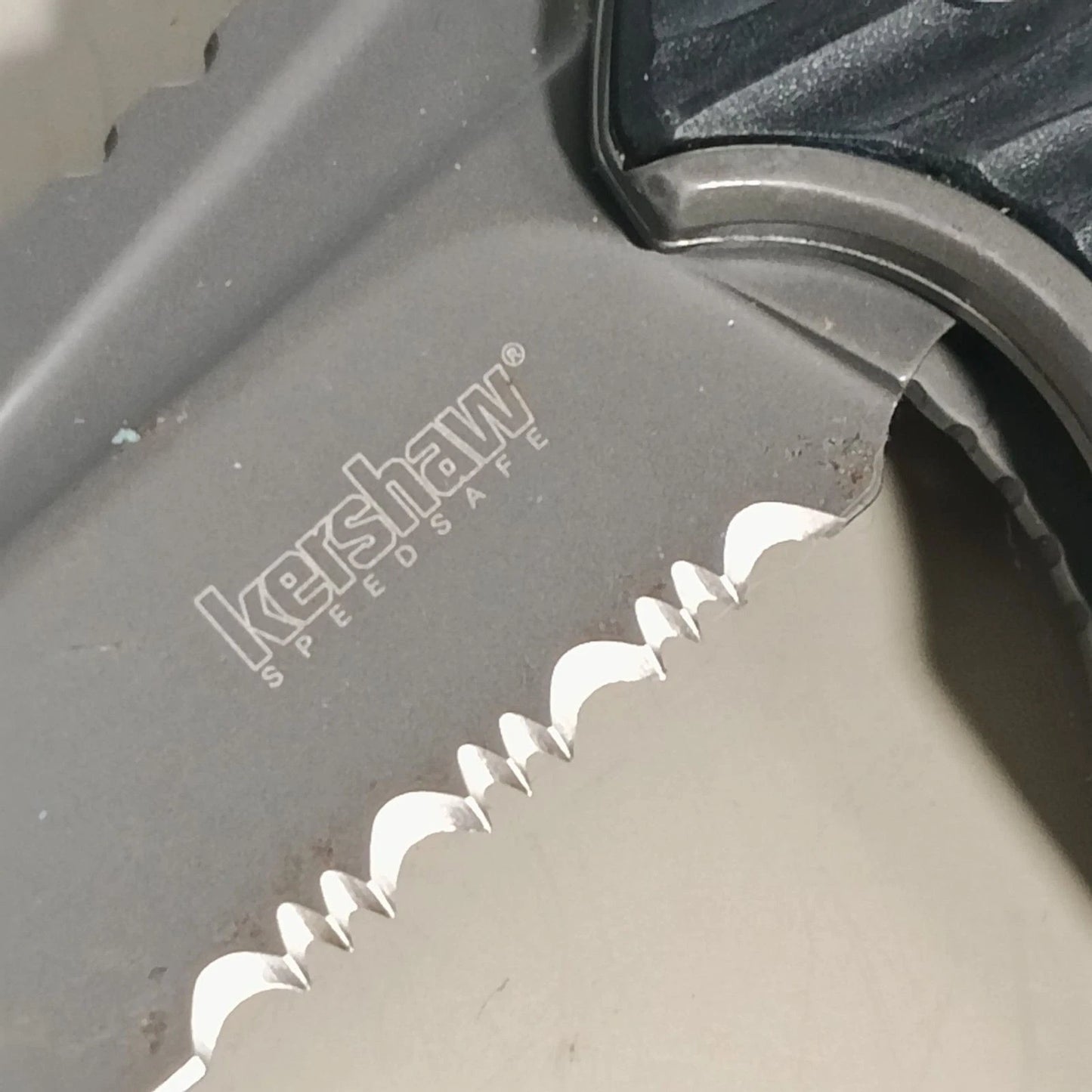Kershaw Assisted Open Pocket Knife 8Cr13MoV Part Serrated 3.5" Blade
