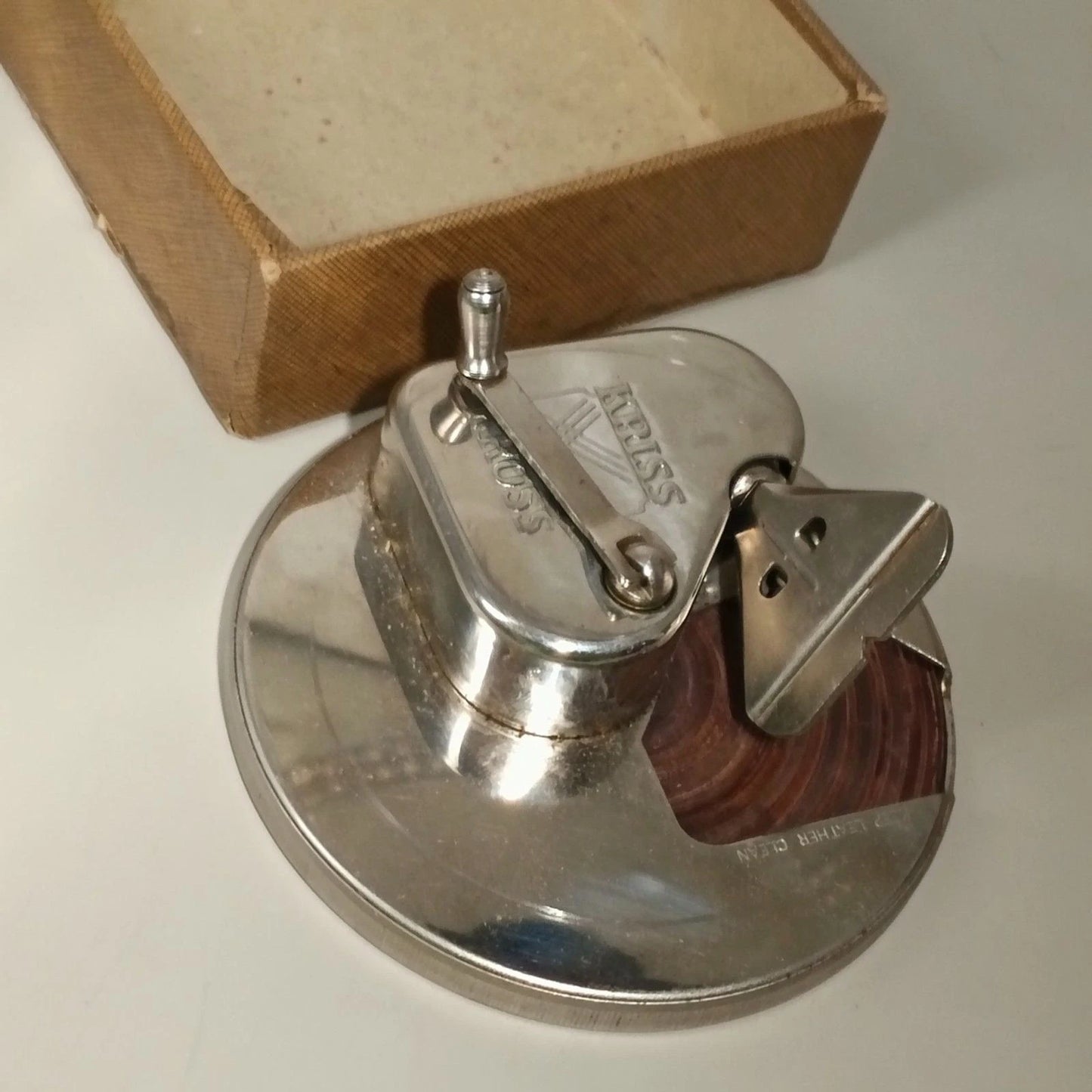 Vintage Kriss Kross Razor Blade Sharpener Stropper Hand Crank Leather
