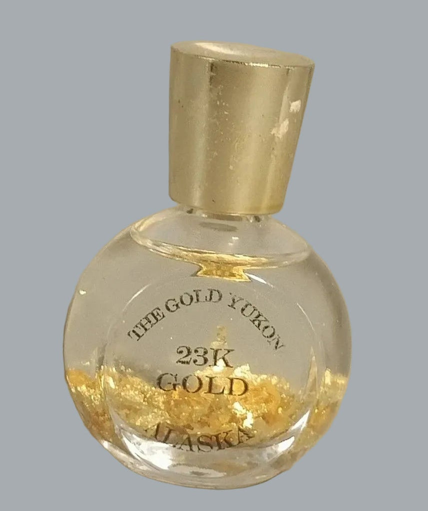 Alaska/Yukon souvenir bottle features decorative 23K gold flakes in clear liquid