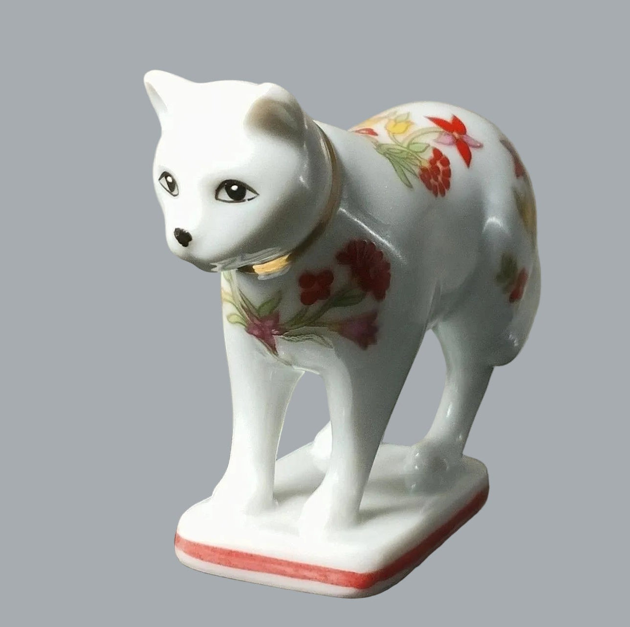 Franklin Mint Curio Cabinet Cat Kakiemon Floral Porcelain Figurine 1986