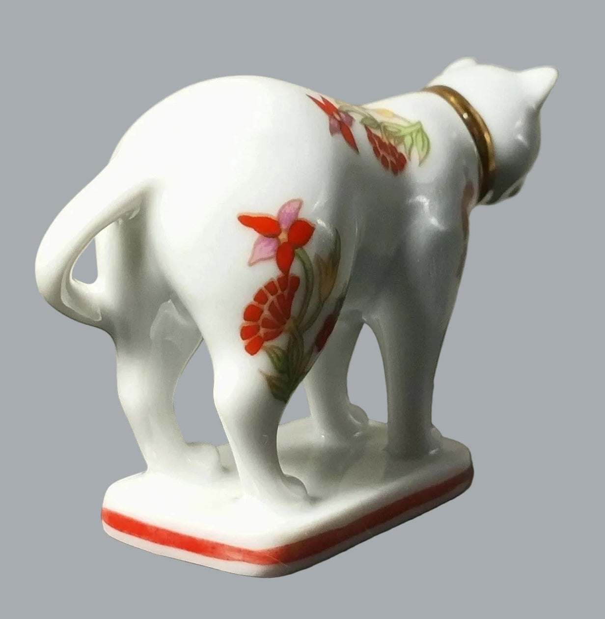 Franklin Mint Curio Cabinet Cat Kakiemon Floral Porcelain Figurine 1986