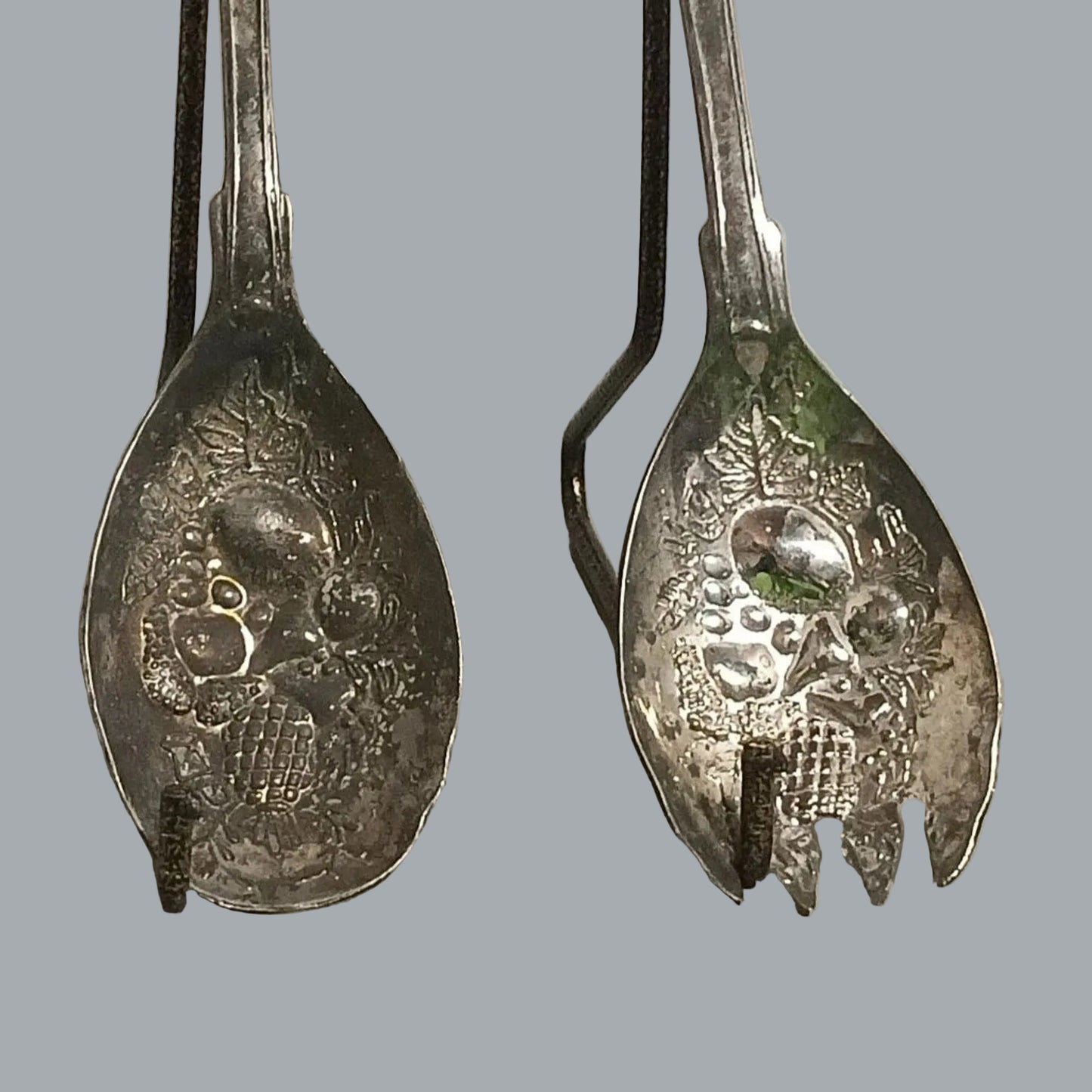 Made in China Engraved Fruit Motif Salad Servers Spoon & Fork 8.75”