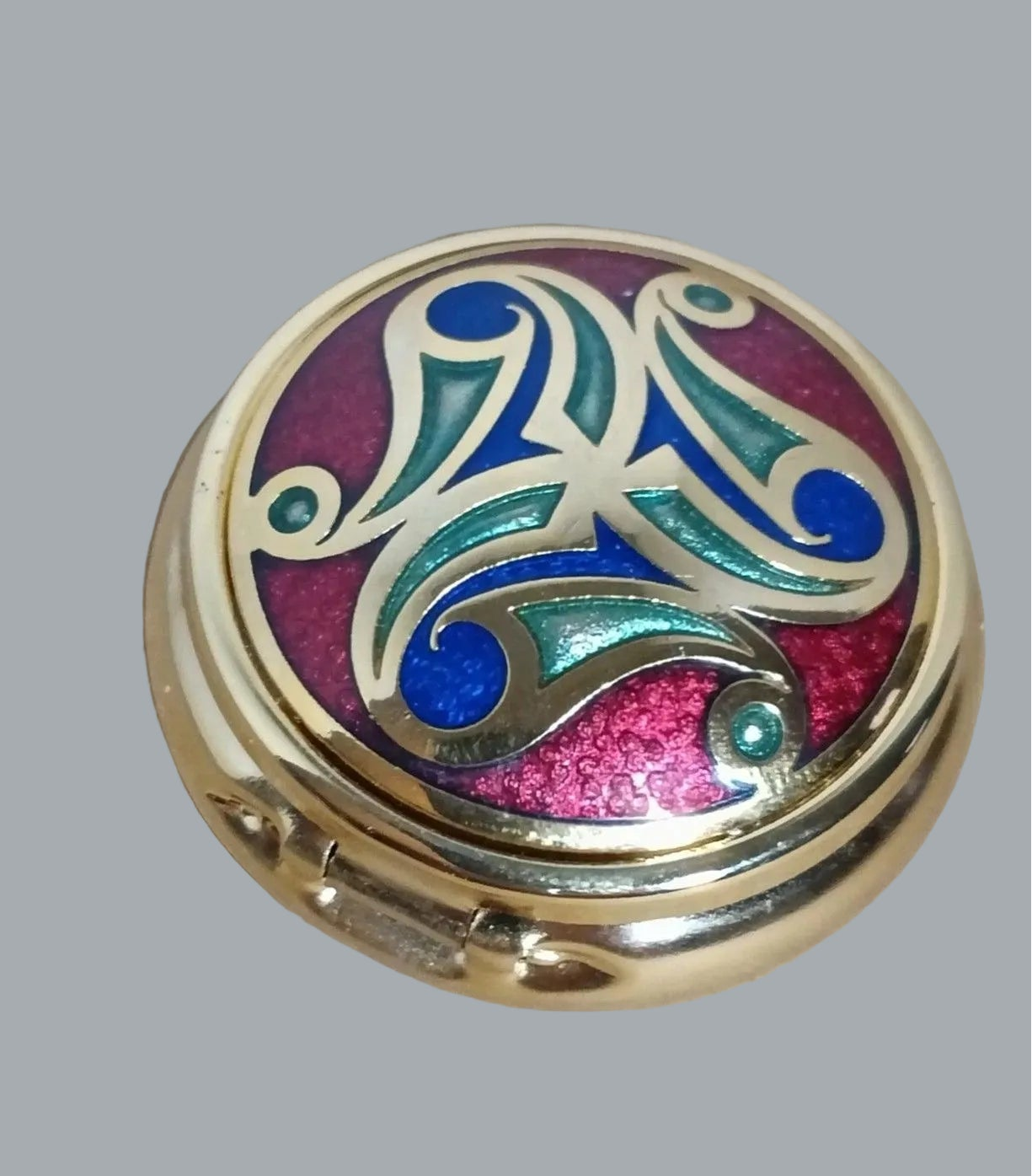 Celtic Trinity Knot Enamel Pill Box Trinket Case Gold Tone 1.5"