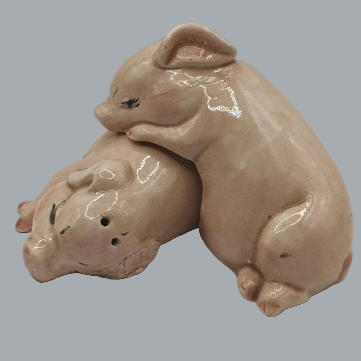 Rob Roy Cuddling Pigs Salt & Pepper Shakers Preowned Ceramic Chip On Rear Foot