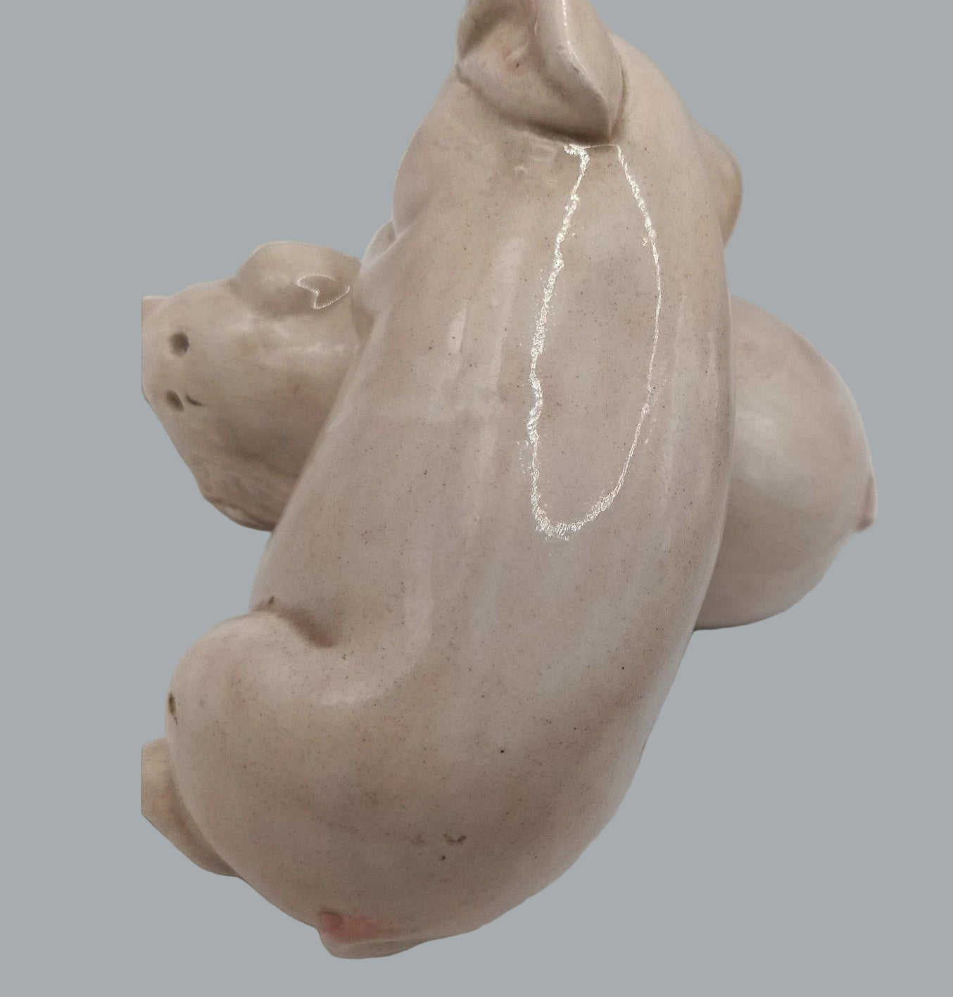 Rob Roy Cuddling Pigs Salt & Pepper Shakers Preowned Ceramic Chip On Rear Foot