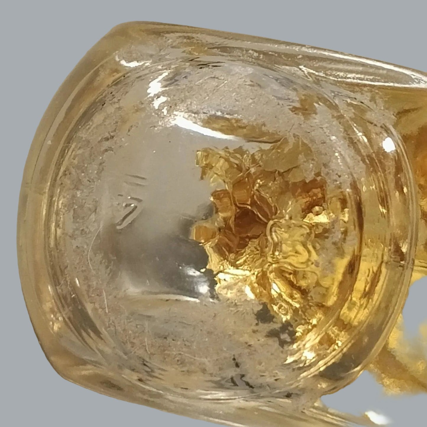 Alaska/Yukon souvenir bottle features decorative 23K gold flakes in clear liquid