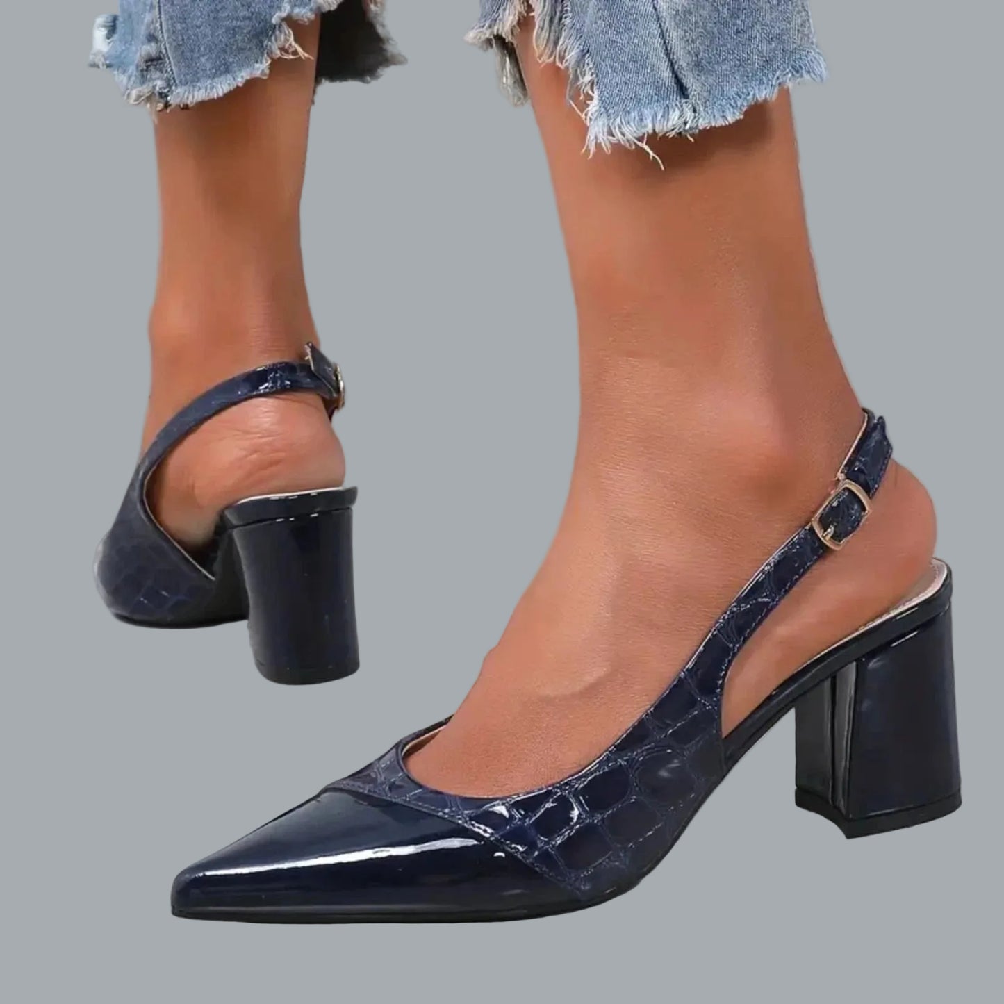 Elegant Pointed Toe Summer Sandals – Chunky Heel, Black & Gold, Size 7.5