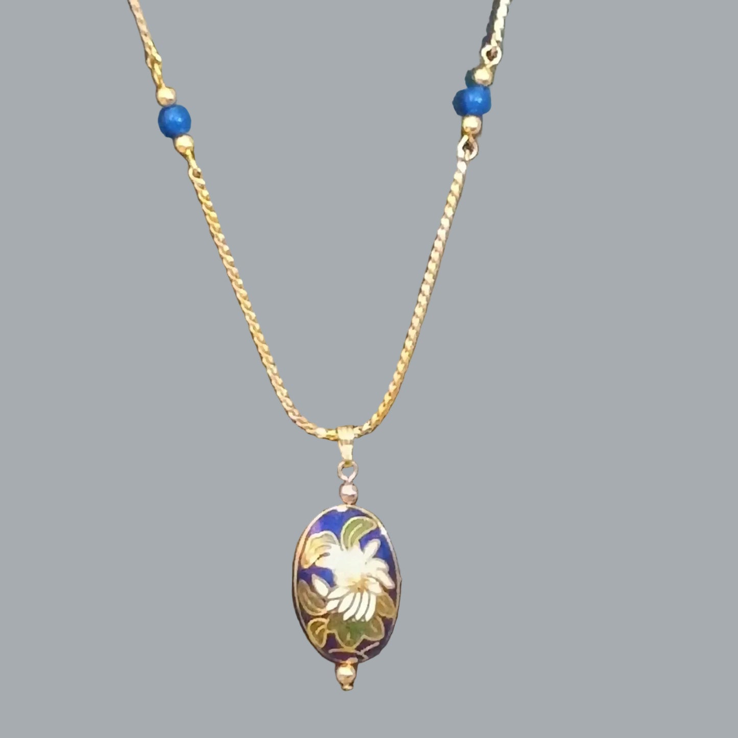 1980s Avon Goldtone Cloisonne Blue Oval Lily Flower Pendant Necklace 18"
