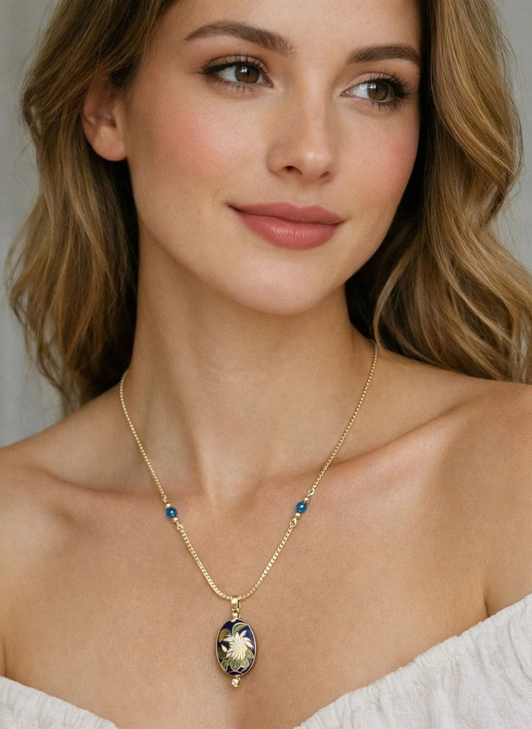 1980s Avon Goldtone Cloisonne Blue Oval Lily Flower Pendant Necklace 18"