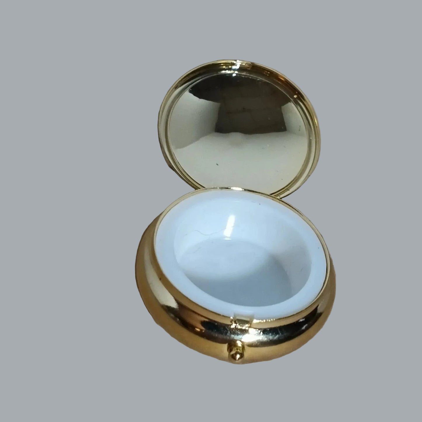 Celtic Trinity Knot Enamel Pill Box Trinket Case Gold Tone 1.5"