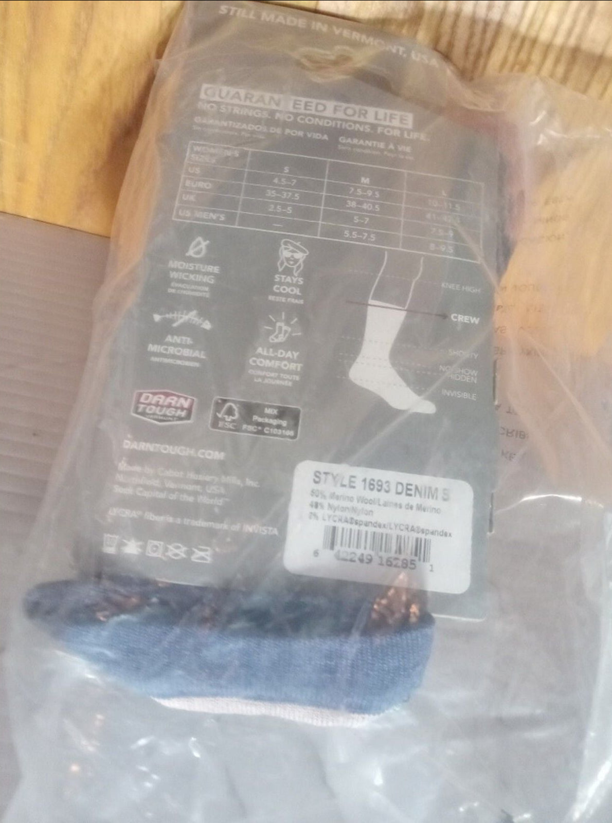 Women Waves Crew Lifestyle Sock Small 50% Merino Wool 48% Nylon 2% Lycra Spandex