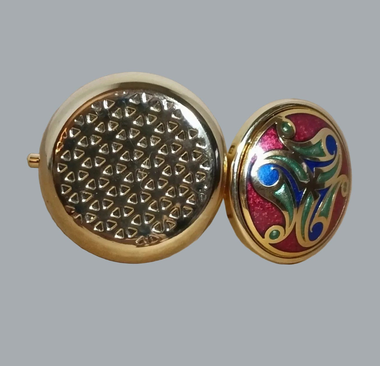 Celtic Trinity Knot Enamel Pill Box Trinket Case Gold Tone 1.5"