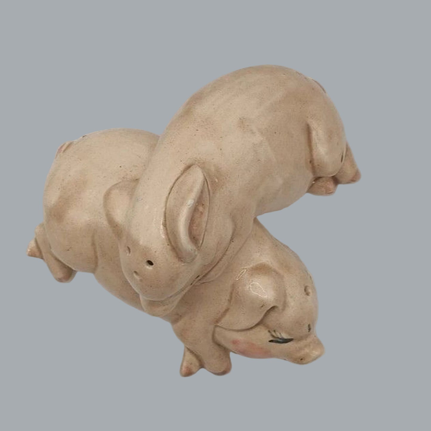 Rob Roy Cuddling Pigs Salt & Pepper Shakers Preowned Ceramic Chip On Rear Foot