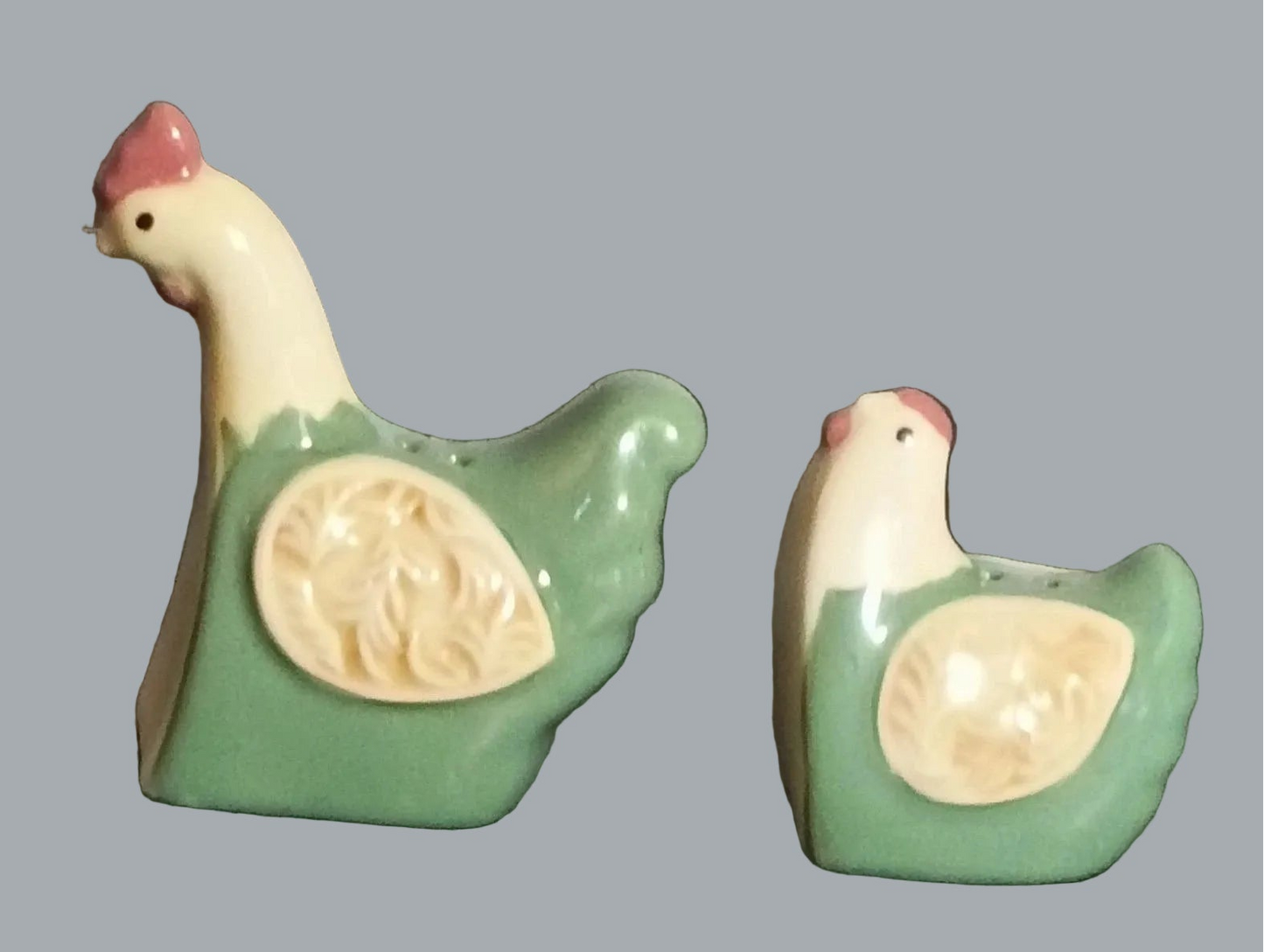Vintage Snuggling Chicken Salt & Pepper Shakers Plastic Stoppers 3" tall x 4"