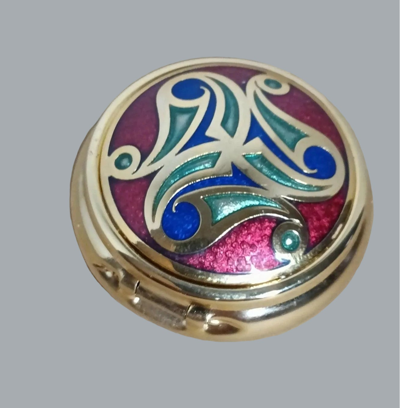Celtic Trinity Knot Enamel Pill Box Trinket Case Gold Tone 1.5"