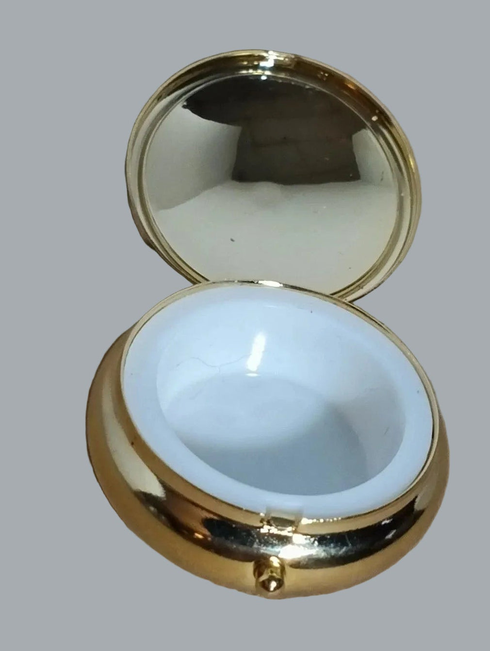 Celtic Trinity Knot Enamel Pill Box Trinket Case Gold Tone 1.5"