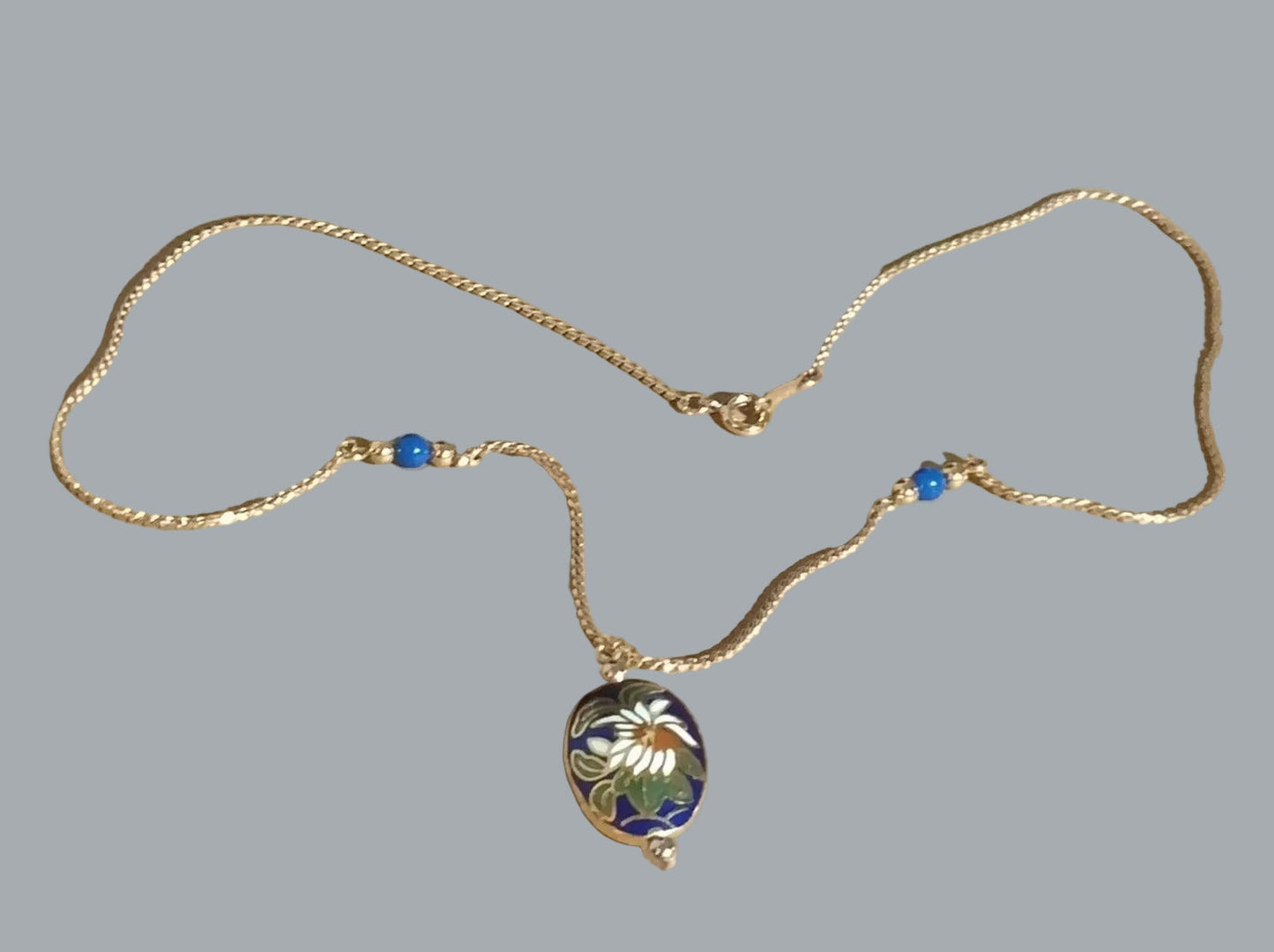 1980s Avon Goldtone Cloisonne Blue Oval Lily Flower Pendant Necklace 18"