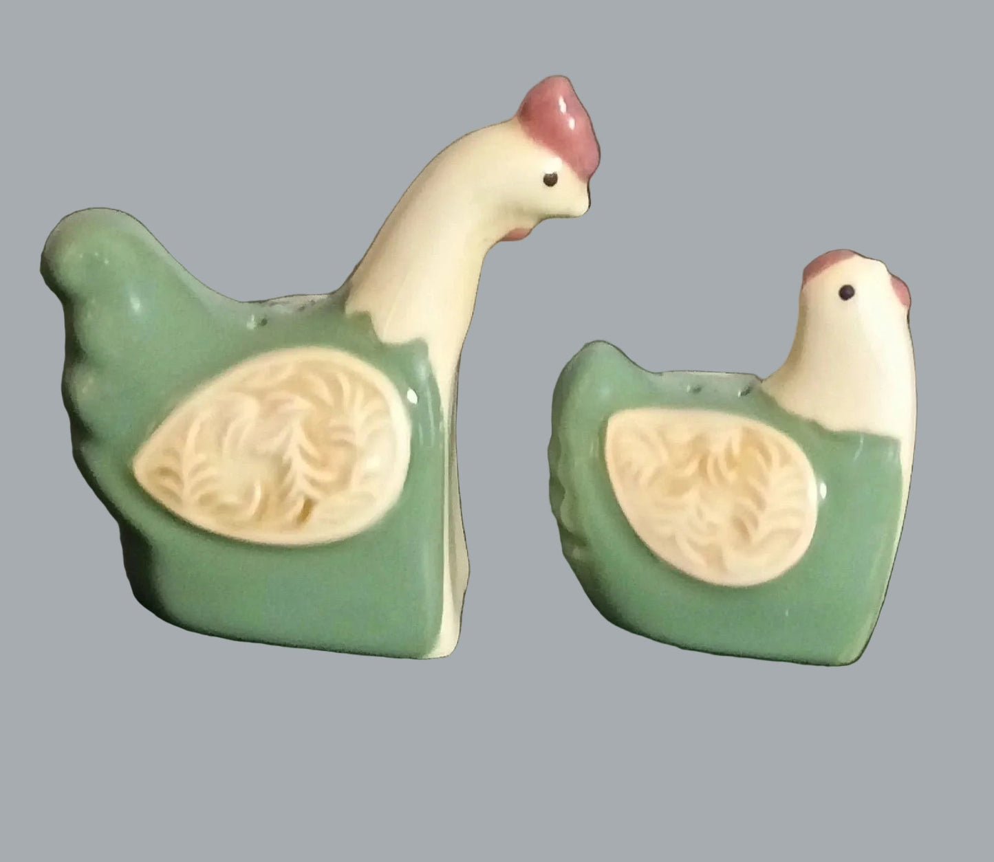 Vintage Snuggling Chicken Salt & Pepper Shakers Plastic Stoppers 3" tall x 4"