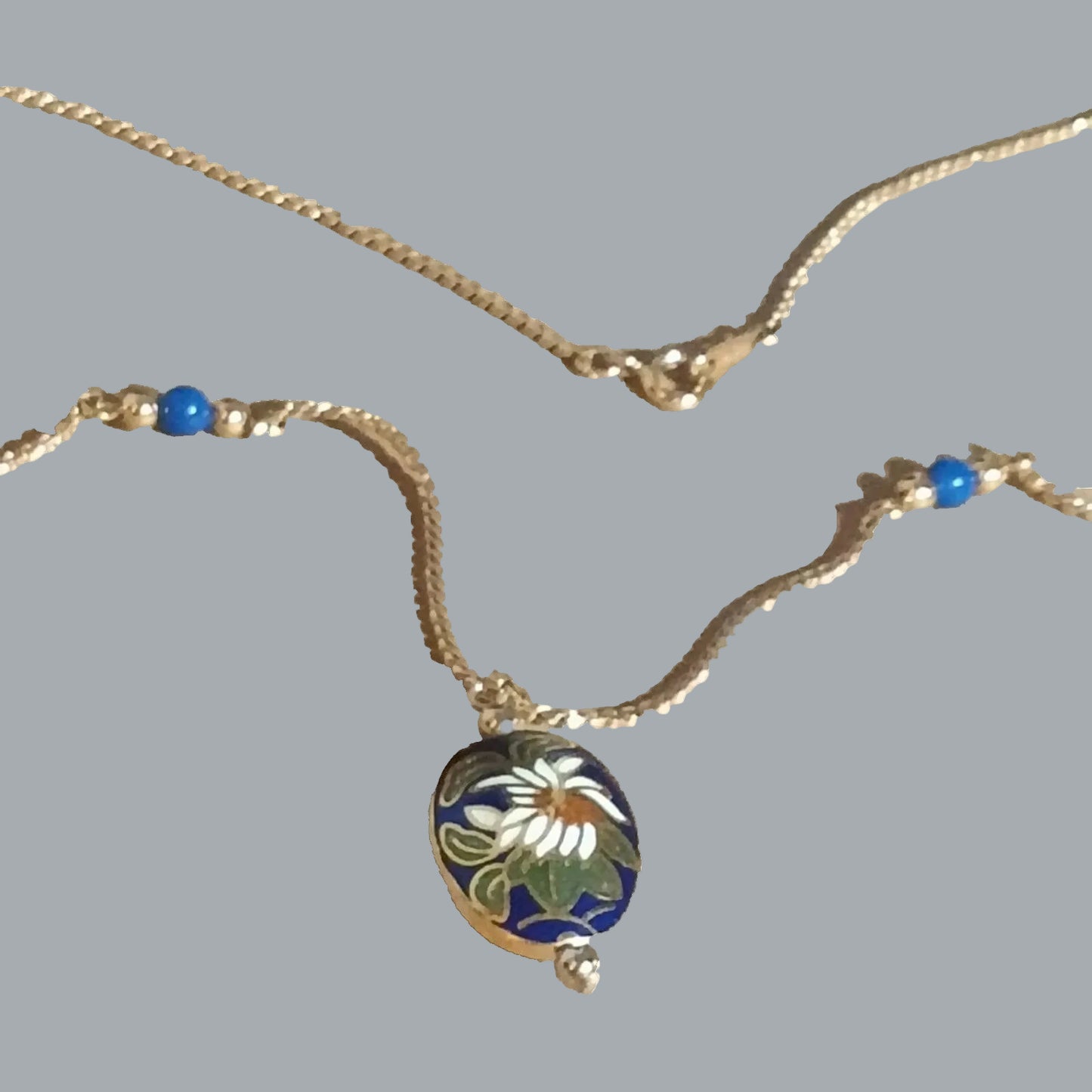 1980s Avon Goldtone Cloisonne Blue Oval Lily Flower Pendant Necklace 18"