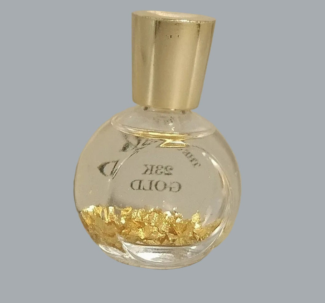 Alaska/Yukon souvenir bottle features decorative 23K gold flakes in clear liquid
