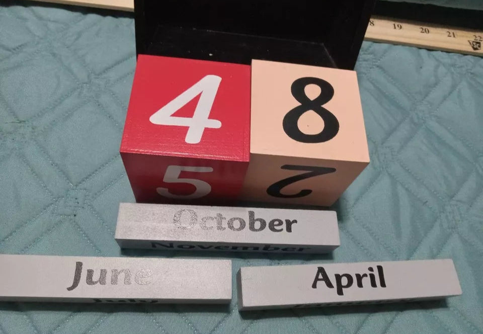 Stranger Things Block Calendar Perpetual Wood Dice Calendar Desk Display Scene