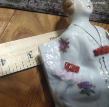 Load image into Gallery viewer, Pair of Vintage Colonial Woman Porcelain Lady Planters Wall Pocket Made in Japan
